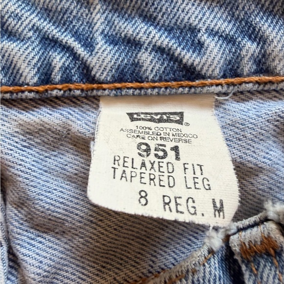 Levi's Light Blue Denim with Brown Label - Picture 4 of 4